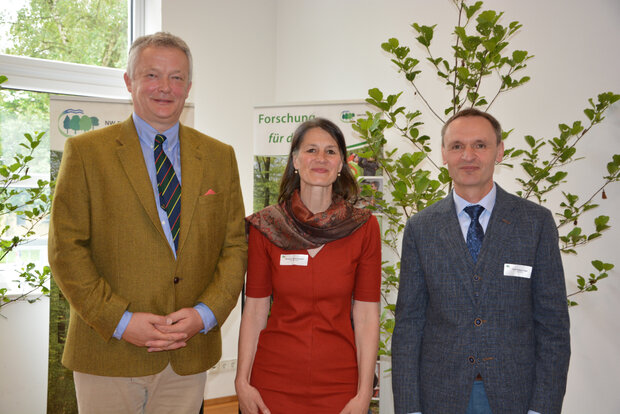 Alter und neuer Leiter der NW-FVA mit Forstministerin Miriam Staudte